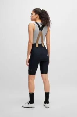 Culote BOSS x ASSOS con tirantes cruzados y aplique de espuma que absorbe los golpes