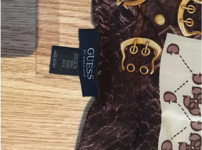 Guess Bufanda de seda Castaño 