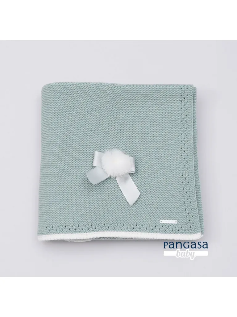 Toquilla o chal pompón de Pangasa