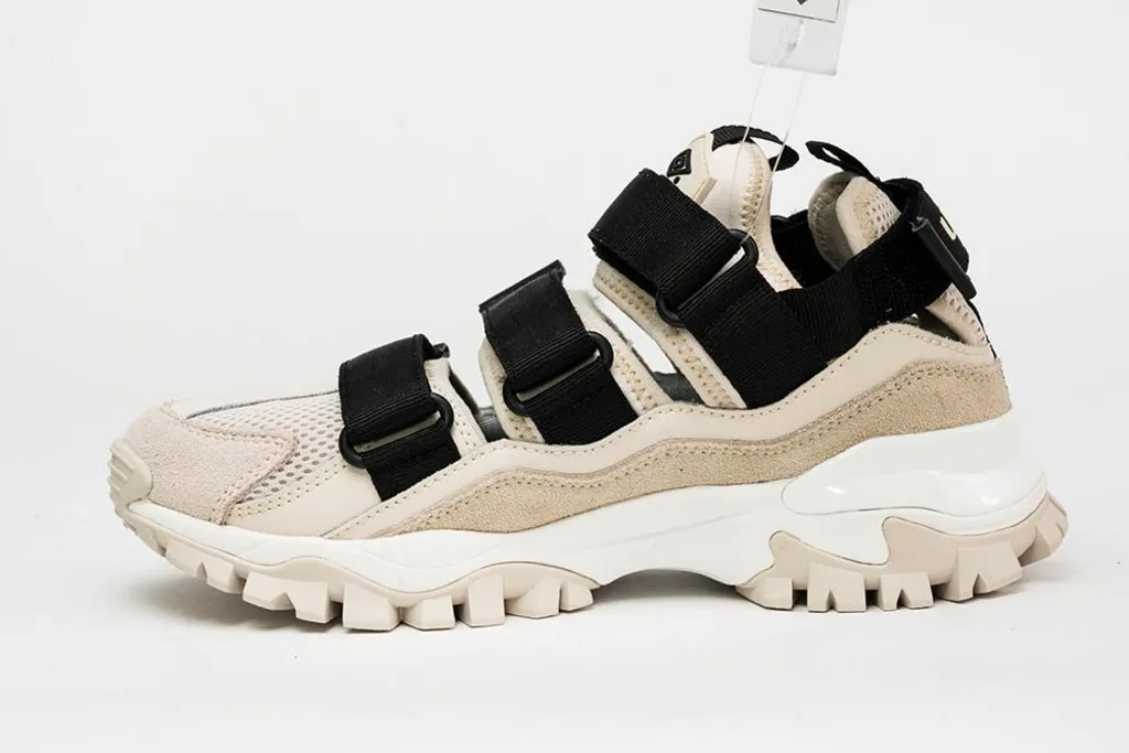 Zapatilla Umbro Fiera Beige / Black